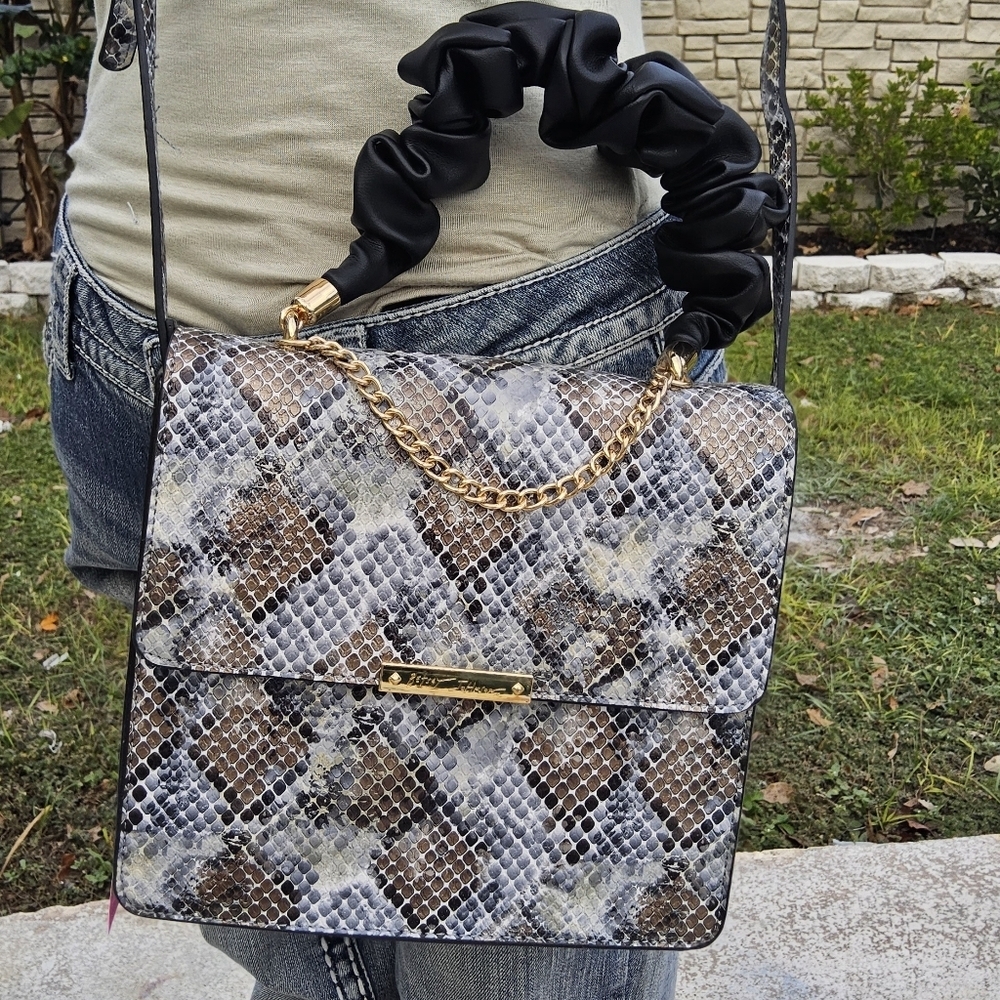 NWT SNAKE BETSEY JOHNSON SCRUNCHIE TOP HANDLE - Picture 4 of 5